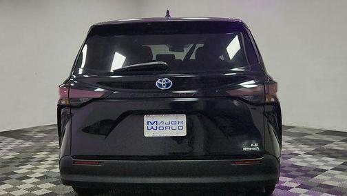Midnight Black Metallic 2024 Toyota Sienna LE