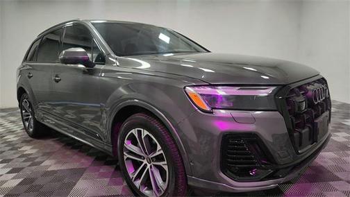 2025 Audi Q7 45 Premium Plus