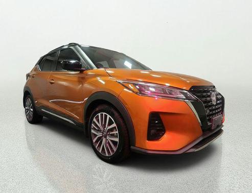 Monarch Orange Metallic/Super Black 2023 Nissan Kicks SR