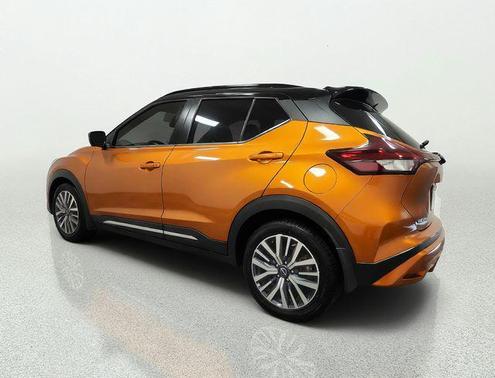 Monarch Orange Metallic/Super Black 2023 Nissan Kicks SR