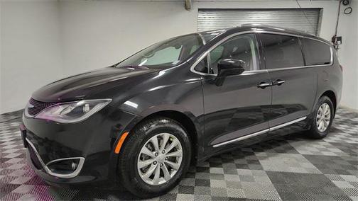 2018 Chrysler Pacifica Touring-L