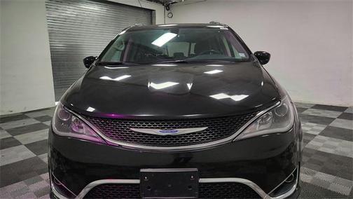 2018 Chrysler Pacifica Touring-L
