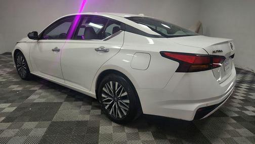 Pearl White Tricoat 2025 Nissan Altima 2.5 SV