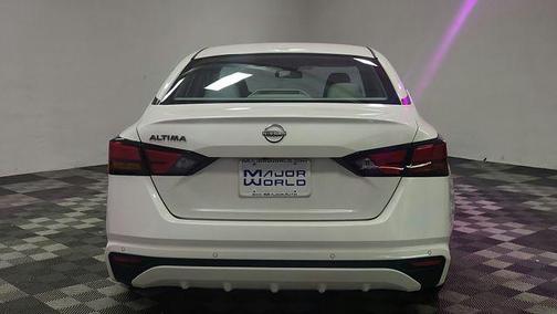 Pearl White Tricoat 2025 Nissan Altima 2.5 SV