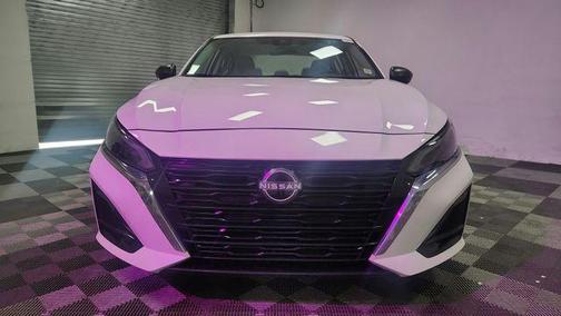 Pearl White Tricoat 2025 Nissan Altima 2.5 SV