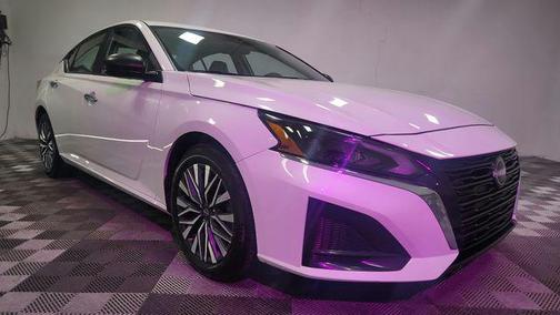 Pearl White Tricoat 2025 Nissan Altima 2.5 SV