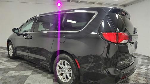 2024 Chrysler Voyager LX