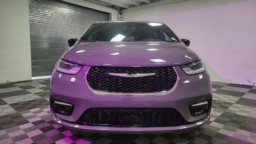 Ceramic Gray Clearcoat 2025 Chrysler Pacifica L