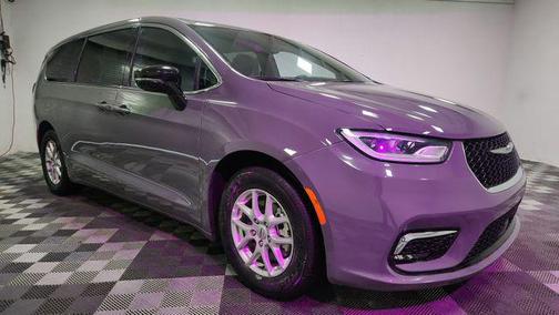 Ceramic Gray Clearcoat 2025 Chrysler Pacifica L