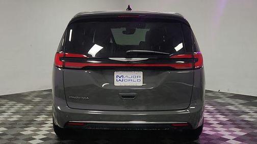 Ceramic Gray Clearcoat 2025 Chrysler Pacifica L