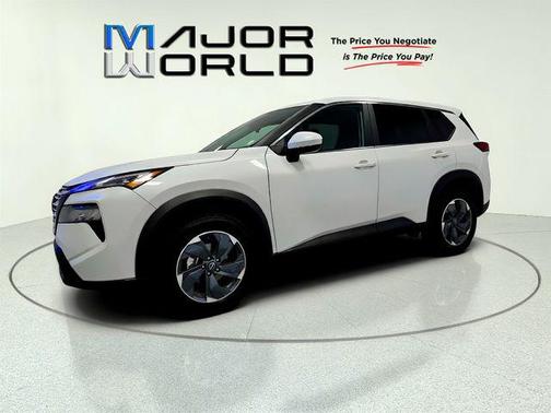 Everest White Pearl 2025 Nissan Rogue SV
