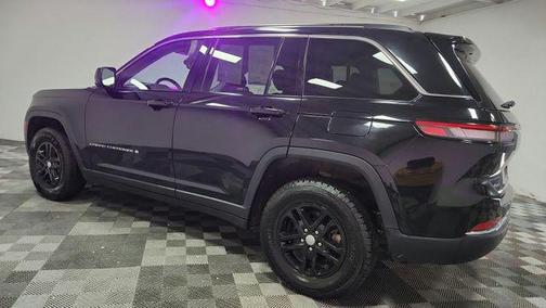 Diamond Black Crystal Pearlcoat 2024 Jeep Grand Cherokee Laredo