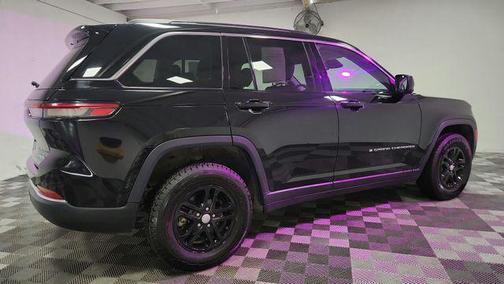 Diamond Black Crystal Pearlcoat 2024 Jeep Grand Cherokee Laredo