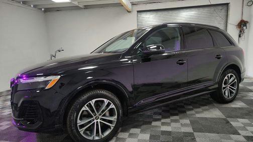 2025 Audi Q7 45 Premium Plus