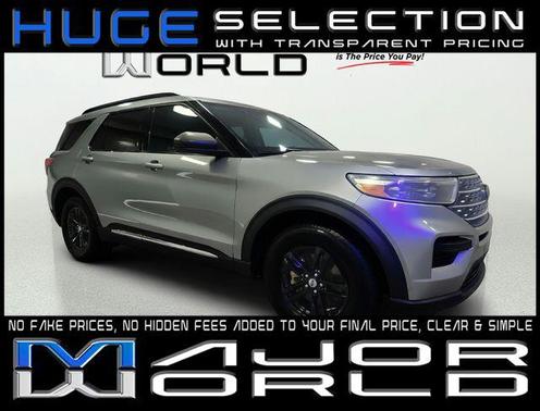ICONIC SILVER METALLIC 2023 Ford Explorer XLT