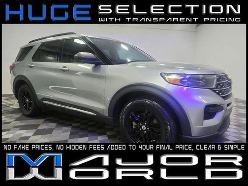 ICONIC SILVER METALLIC 2023 Ford Explorer XLT