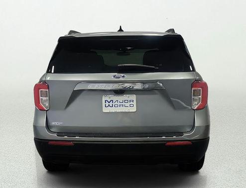 ICONIC SILVER METALLIC 2023 Ford Explorer XLT