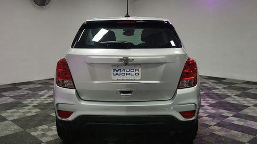 Silver Ice Metallic 2017 Chevrolet Trax LS