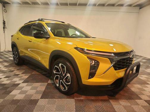 Nitro Yellow Metallic 2025 Chevrolet Trax FWD 2RS