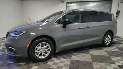 Ceramic Gray Clearcoat 2025 Chrysler Pacifica L