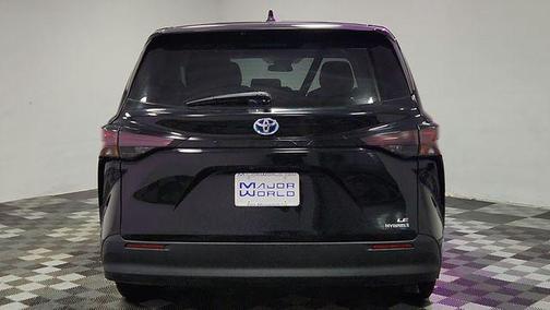 2024 Toyota Sienna LE