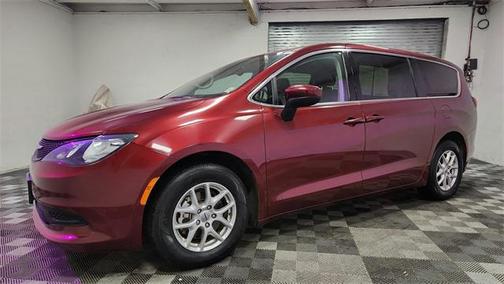 2023 Chrysler Voyager LX