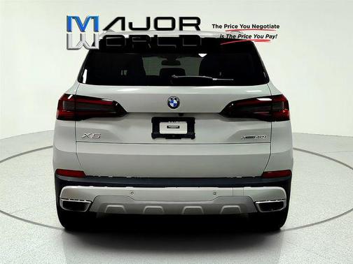 White Metallic 2023 BMW X5 xDrive40i