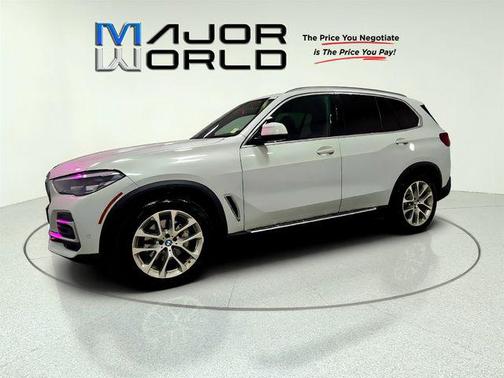 White Metallic 2023 BMW X5 xDrive40i