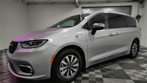 2023 Chrysler Pacifica Hybrid Limited