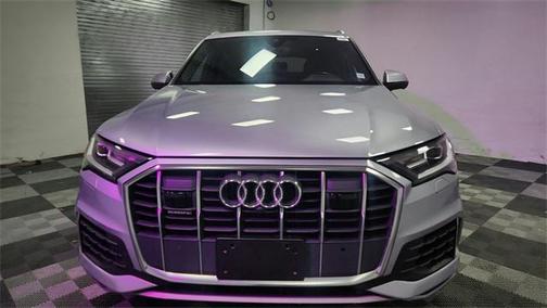 2022 Audi Q7 45 Premium Plus