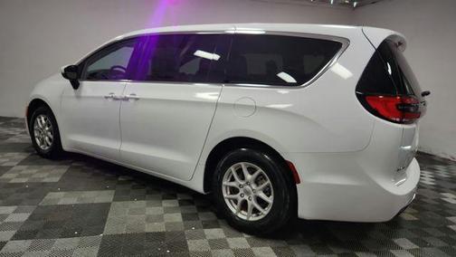 Bright White Clearcoat 2023 Chrysler Pacifica Touring L