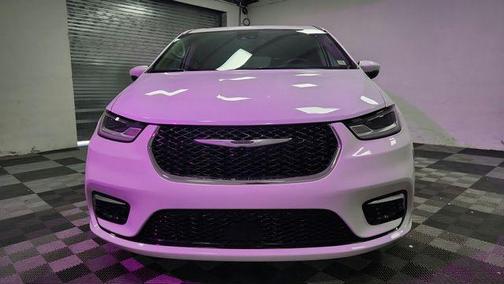 Bright White Clearcoat 2023 Chrysler Pacifica Touring L