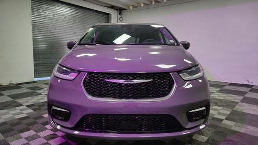 Ceramic Gray Clearcoat 2023 Chrysler Pacifica Touring L