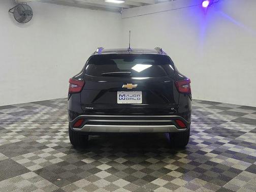 Mosaic Black Metallic 2025 Chevrolet Trax LT