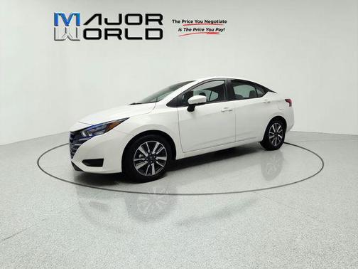 Aspen White Tricoat 2025 Nissan Versa 1.6 SV