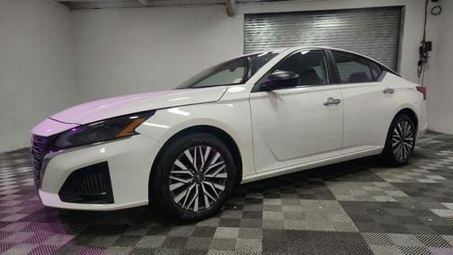 Glacier White 2025 Nissan Altima 2.5 SV