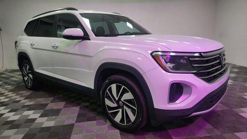 Pure White 2025 Volkswagen Atlas 2.0T SE w/Technology