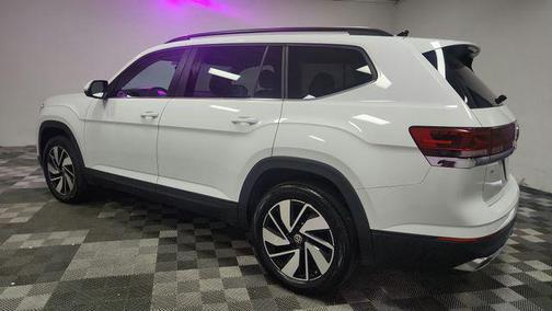 Pure White 2025 Volkswagen Atlas 2.0T SE w/Technology