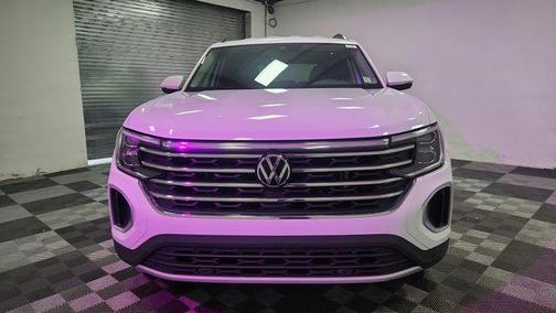 Pure White 2025 Volkswagen Atlas 2.0T SE w/Technology