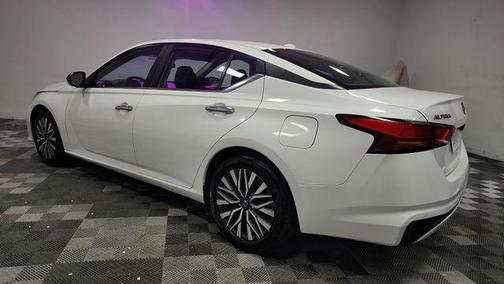 Pearl White Tricoat 2025 Nissan Altima 2.5 SV