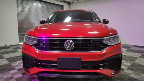Kings Red Metallic 2024 Volkswagen Tiguan 2.0T SE R-Line Black