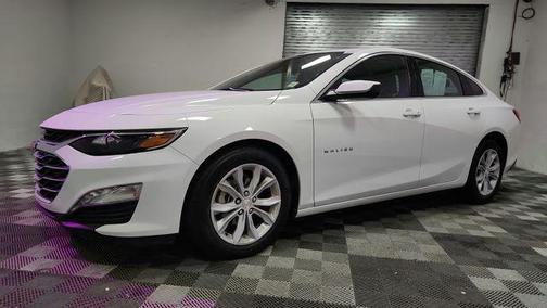 Summit White 2025 Chevrolet Malibu FWD 1LT