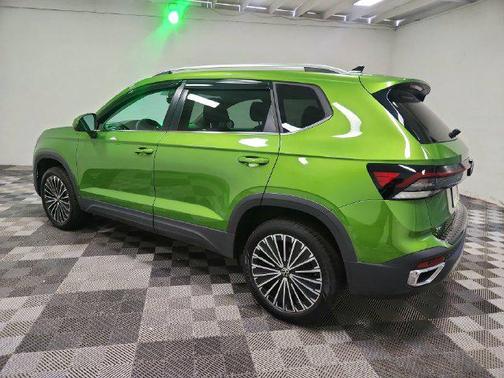 Moss Green 2025 Volkswagen Taos 1.5T SE