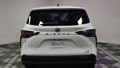2024 Toyota Sienna LE