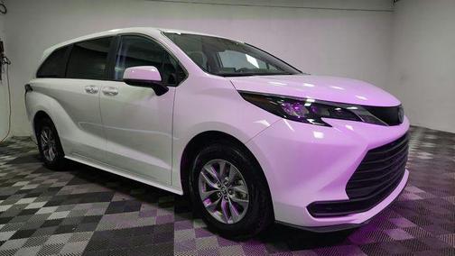 2024 Toyota Sienna LE