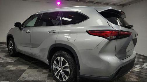 Celestial Silver Metallic 2022 Toyota Highlander XLE