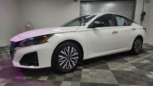 Glacier White 2025 Nissan Altima 2.5 SV