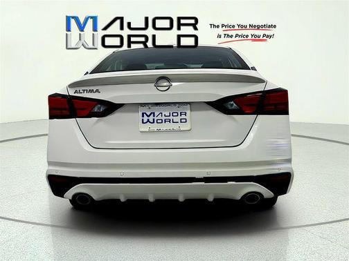 Pearl White Tricoat 2025 Nissan Altima 2.5 SV