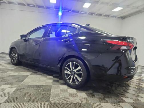 Super Black 2025 Nissan Versa 1.6 SV