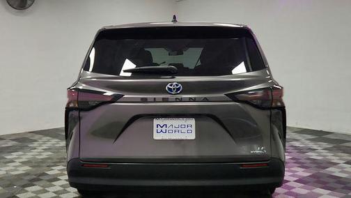 2024 Toyota Sienna LE